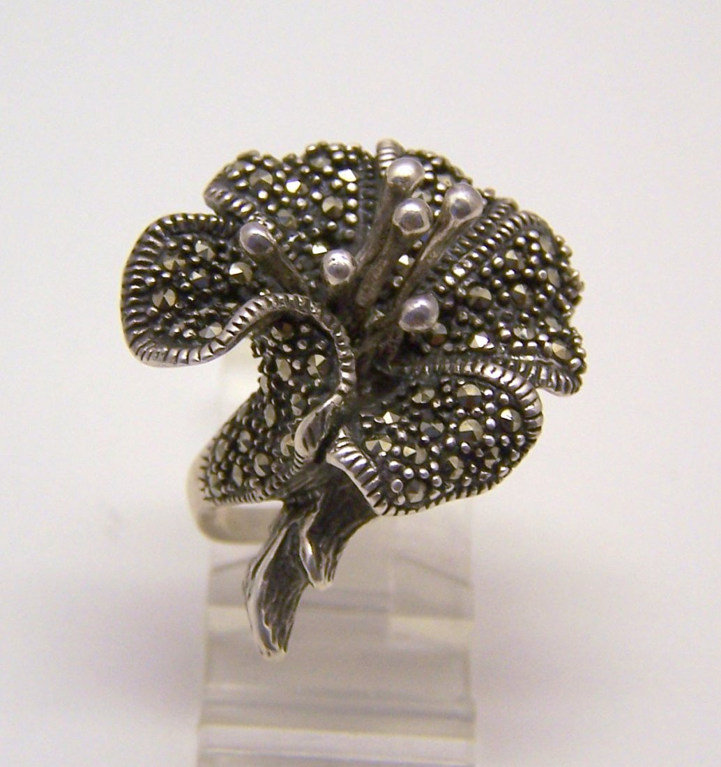 vintage marcasite sterling silver flower ring: measures 1" long by 1 3/16" wide,size 7 3/4, weights 9.86 grams, signed 925 thai, in good condition