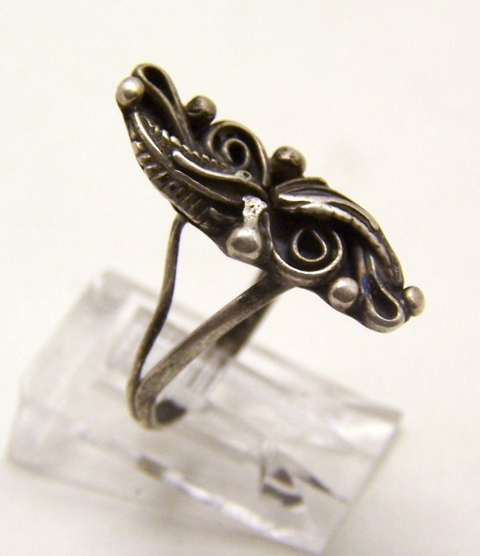 vintage navajo sterling silver ring: top of the ring measures 15/16" wide, size 6, weights 2.2 grams, in good condition