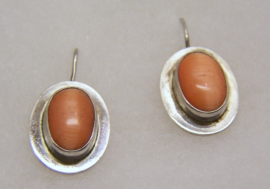 ATI Mexico sterling silver cat eye earrings: measures 1 1/8" long by 5/8" wide, crafted with 12x8mm car eye, weights 8.25 grams, in great condition