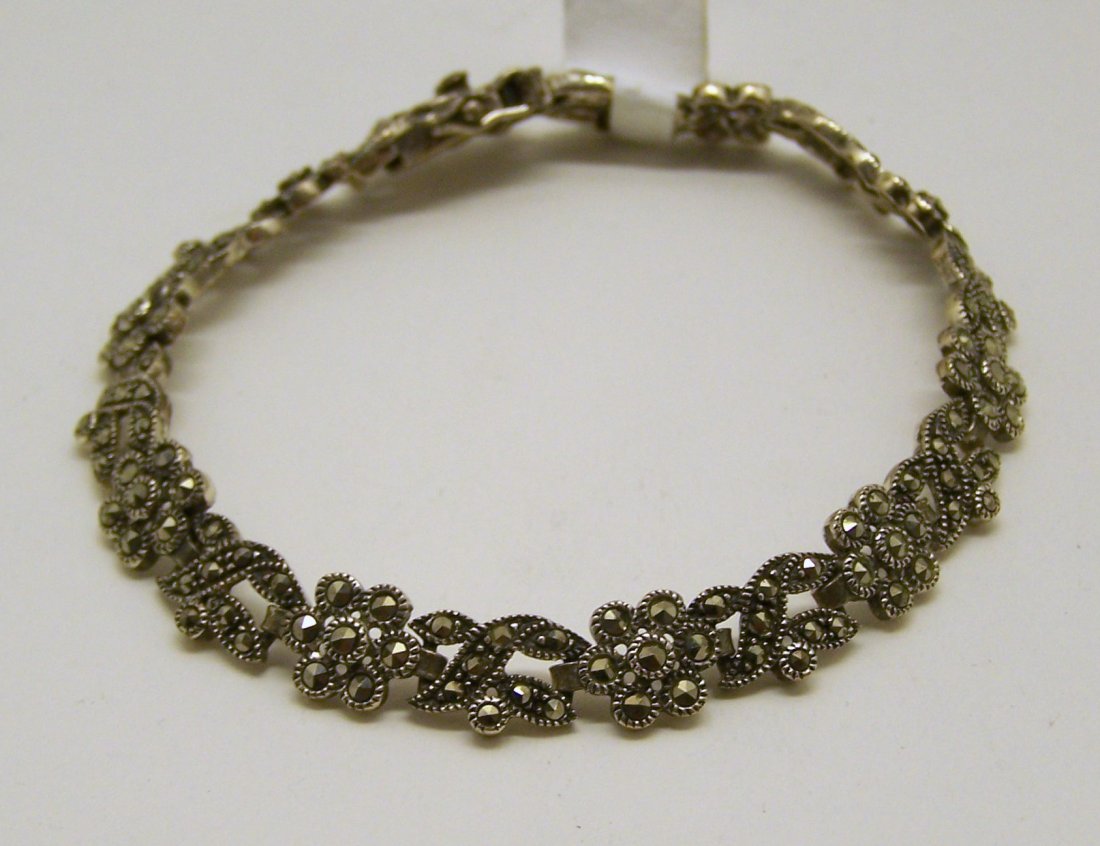 vintage sterling silver marcasite bracelet: measures 7 1/2" long, crafted with marcasites, weights 14.4 grams, in good condition