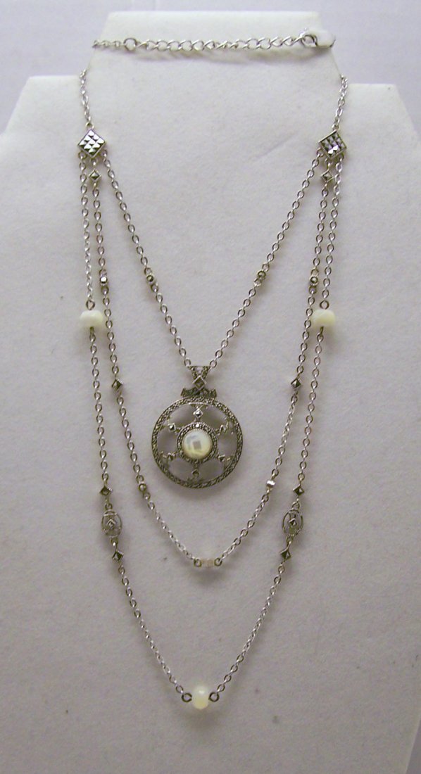 Judith Jack marcasite mother pearl necklace: measures 17 3/4" long, crafted with 7mm to 8mm mother of pearl & marcasites, weights 25.5 grams, in great condition