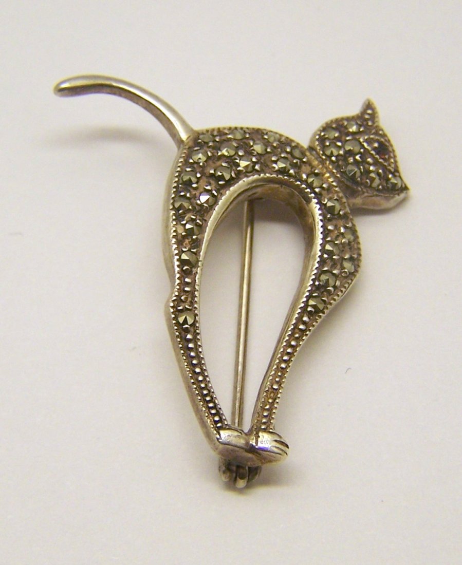 vintage sterling garnet marcasite cat brooch pin: measures 1 7/16" long by 1 5/16" wide, crafted with garnet & marcasite, weights 6 grams, in good condition