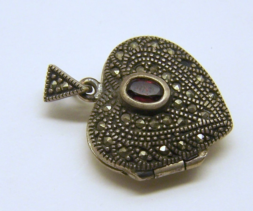 vintage sterling silver marcasite garnet locket pendant: measures 1 1/8" long by 15/16" wide, weights 8.9 grams, in great condition