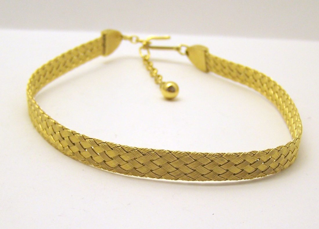 vintage TRIFARI gold tone choker necklace: measures 13 3/4" long by 5/16" wide, weights 14 grams, in good condition