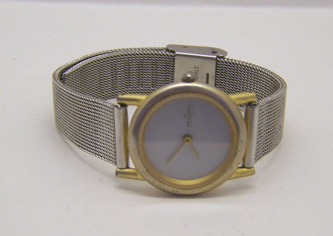 SKAGEN Denmark woman watch: watch case measures 1 3/16\" long from lug to lug by 1\" wide, in good condition watch needs battery