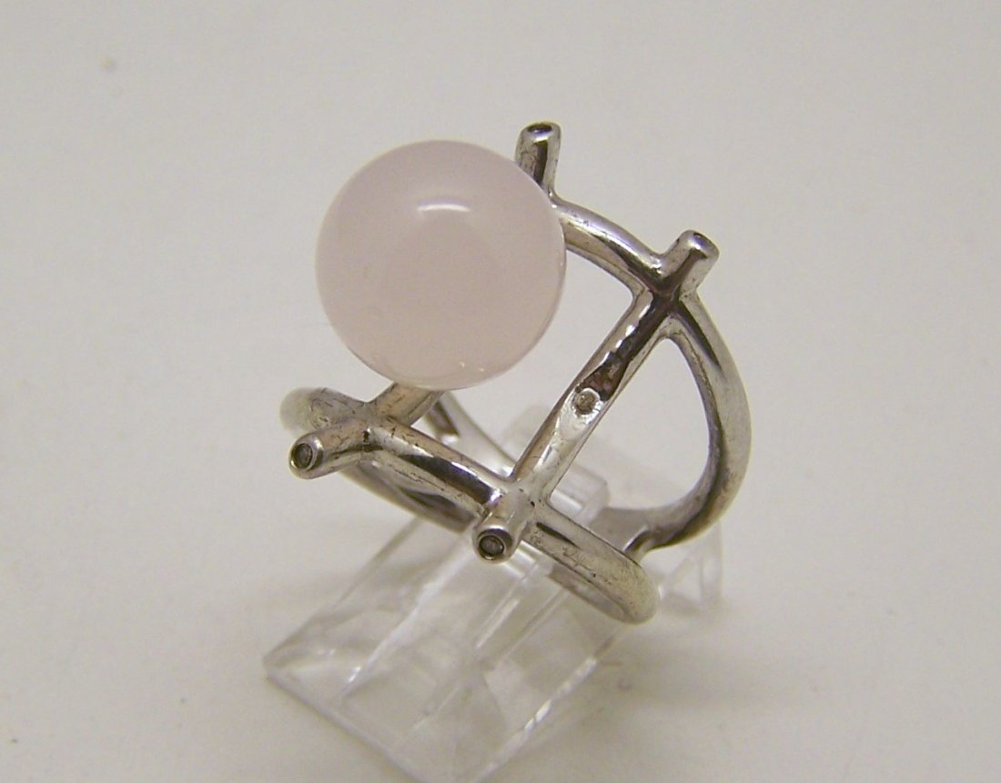 GC modernist sterling silver rose quartz ring: top of the ring measures 15/16" wide, crafted with 12mm rose quartz, size 7 1/2, weights 9.5 grams, in great condition