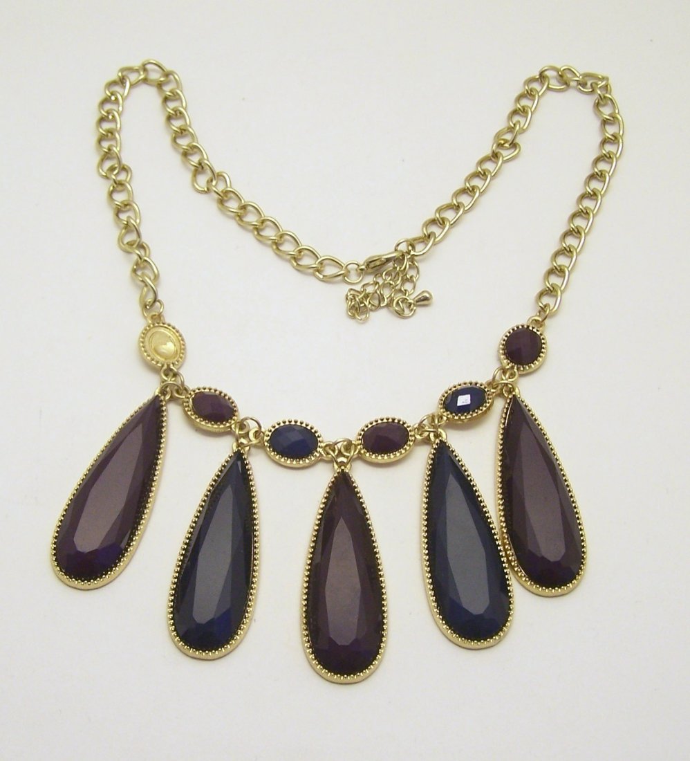 gold tone lucite necklace: measures 21" long by 2" wide, weights 51.3 grams, in good condition missing one lucite piece but can be fix