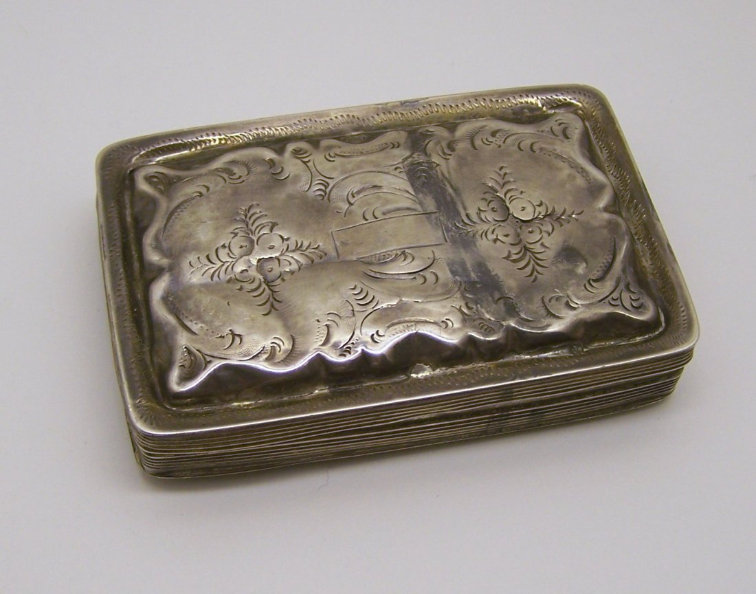 EDWARDIAN sterling silver snuff box: measures 2 15/16" long by 1 7/8" wide, weights 36.3 grams, in fair condition for decoration only, the snuff top and back is very thin and have some repairs, check pictures for more info