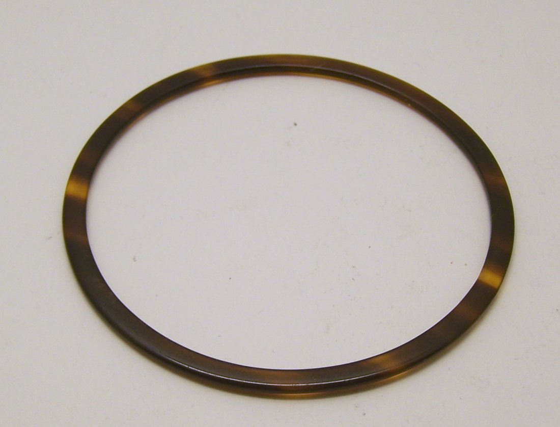 vintage tortoise shell lucite bracelet: measures 7 1/2" inside circunference by 1/16" wide, weights 1.7 grams, in good condition