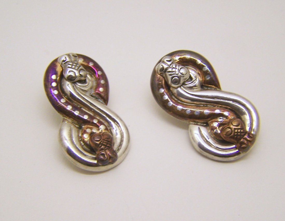 WILLIAM SPRATLING sterling silver snake earrings: mesures 1 7/16" long by 13/16" wide, weights 19.8 grams, signed William Spratling Taxco Mexico TS-24, in great condition