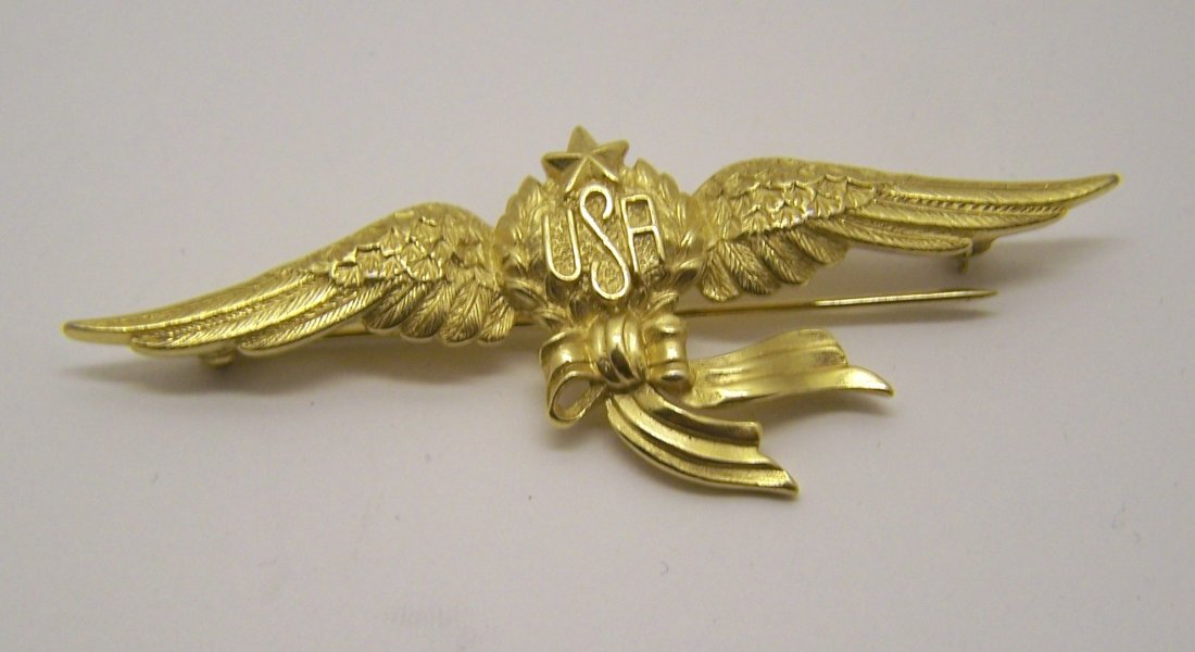 vintage TRIFARI gold tone brooch pin: measures 2 15/16" long by 1 3/16" wide, weights 11.9 grams, in great condition