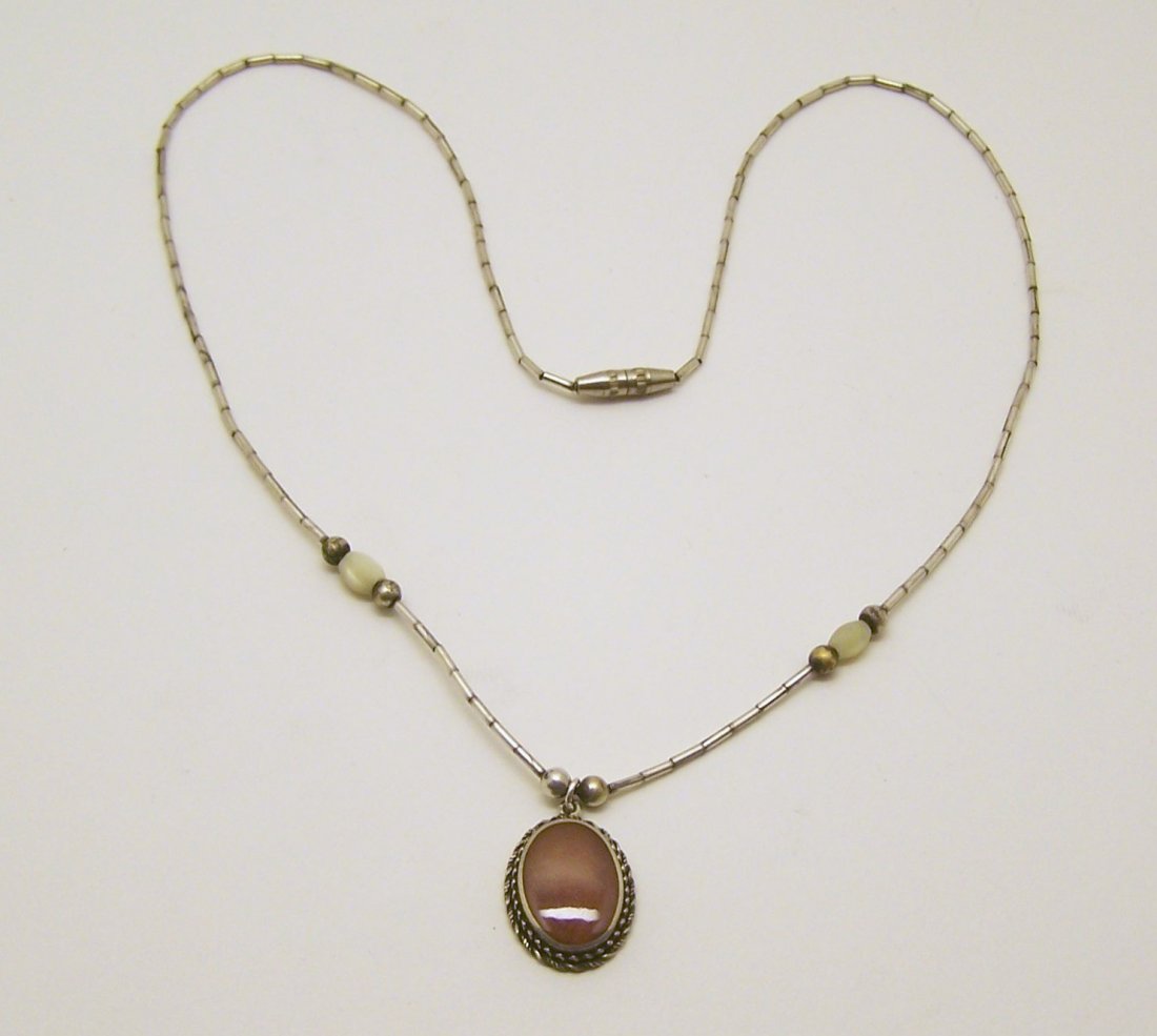 liquid silver carnelian necklace: measures 15 1/4" long, weights 4.2 grams, in great condition