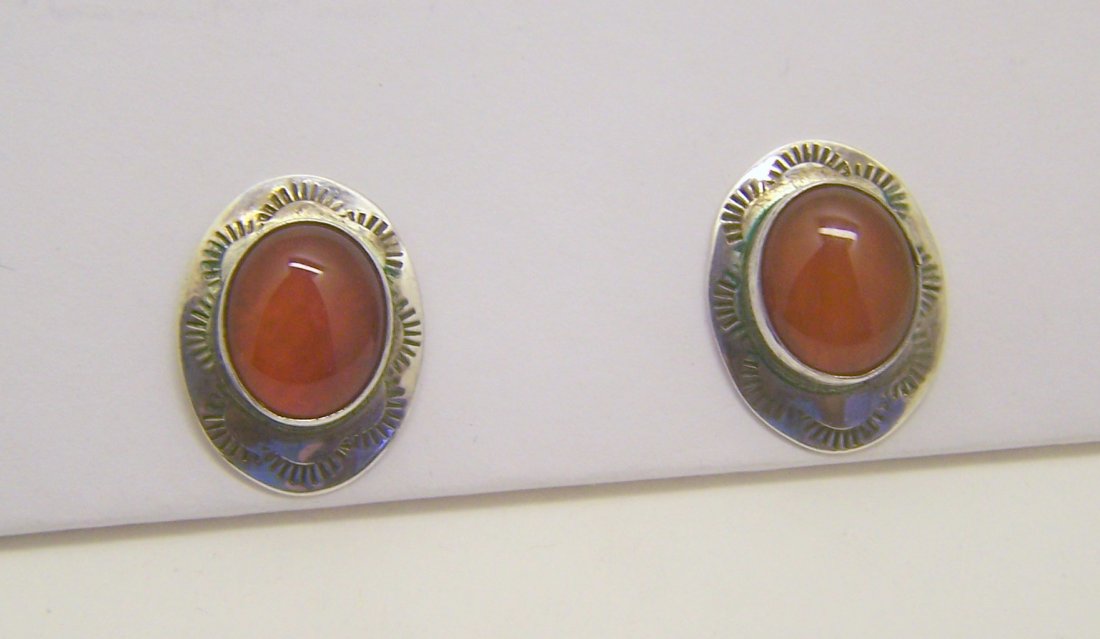 Fc Navajo sterling silver carnelian earrings: measures 13/16" long by 5/8" wide, weights 4.4 grams, in great condition