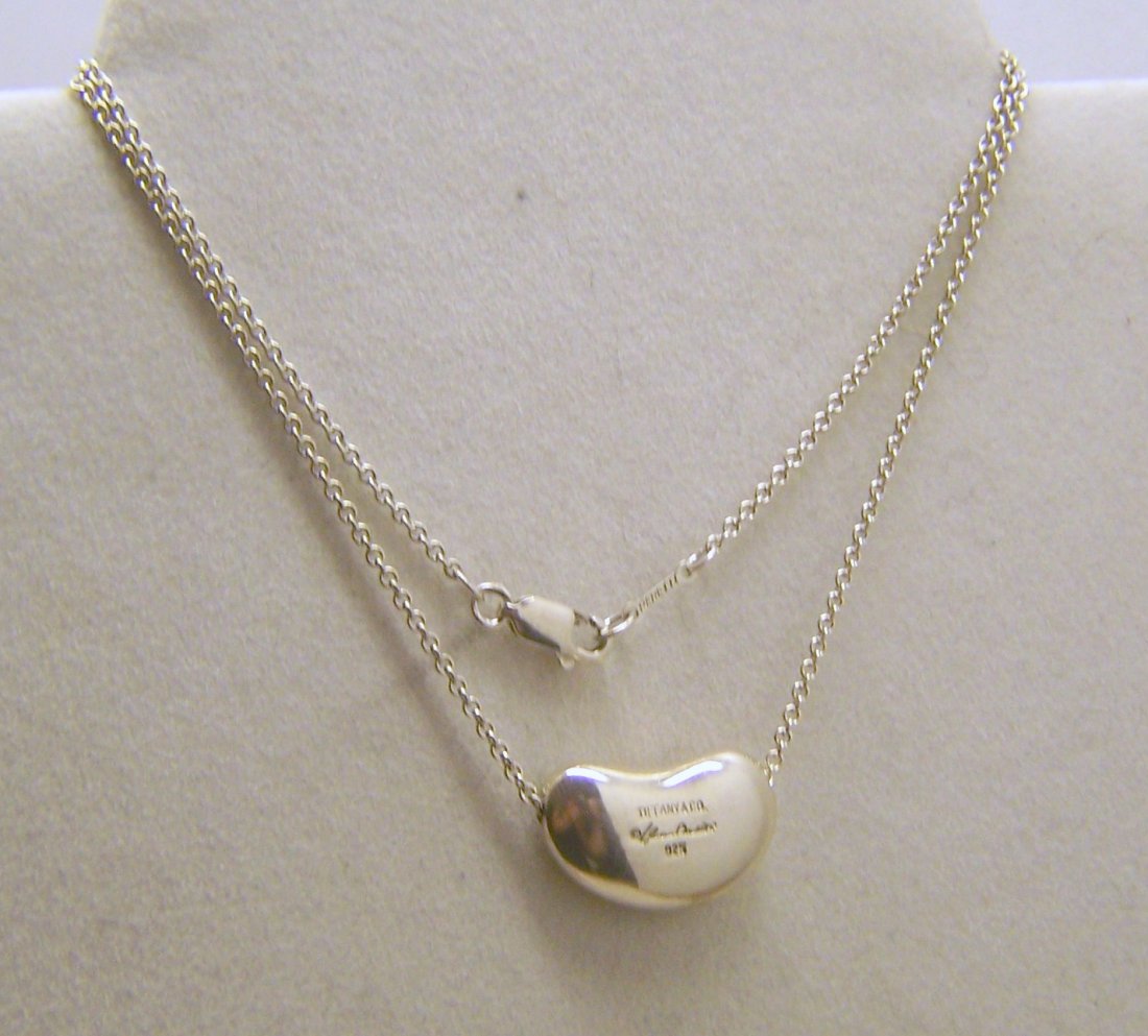 Elsa Peretti Tiffany & Co large bean necklace: chain measures 18 1/4" long, pendant measures 13/16" long by 9/16" wide, weights 12 grams, in great condition