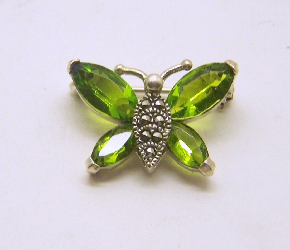 sterling silver peridot marcasite brooch pin: measures 15/16" long by 5/8" wide, weights 3.7 grams, in good condition