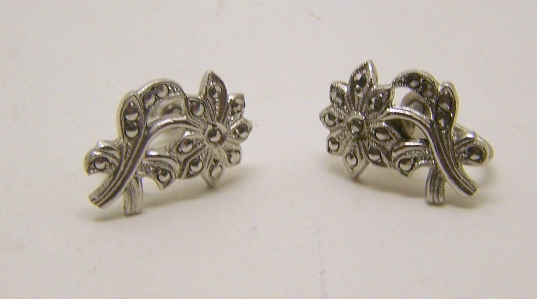 sterling silver marcasite screw back earrings: measures 6/8" long by 9/16" wide, weights 4.7 grams, in great condition