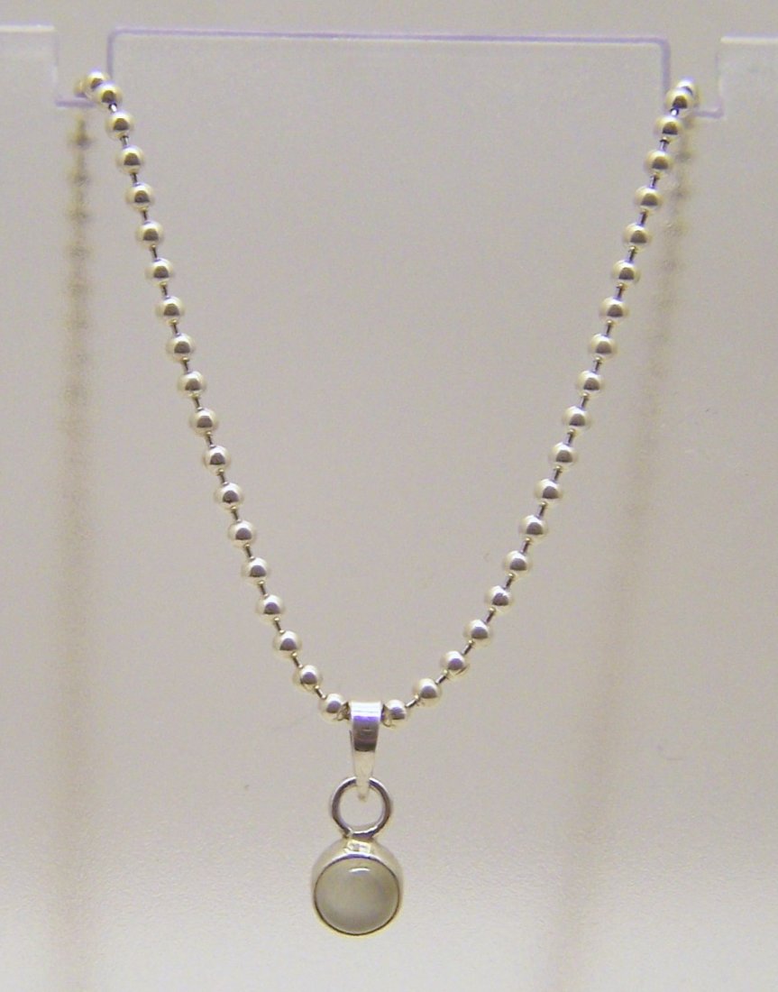 sterling silver cat eye pendant necklace: chain measures 16" long, pendant measures 1/2" long, weights 4.4 grams, in good condition