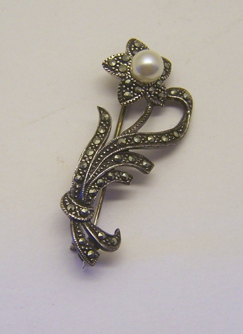sterling silver marcasite brooch pin: measures 1 11/16" long by 3/4" wide, weights 4.7 grams, in good condition