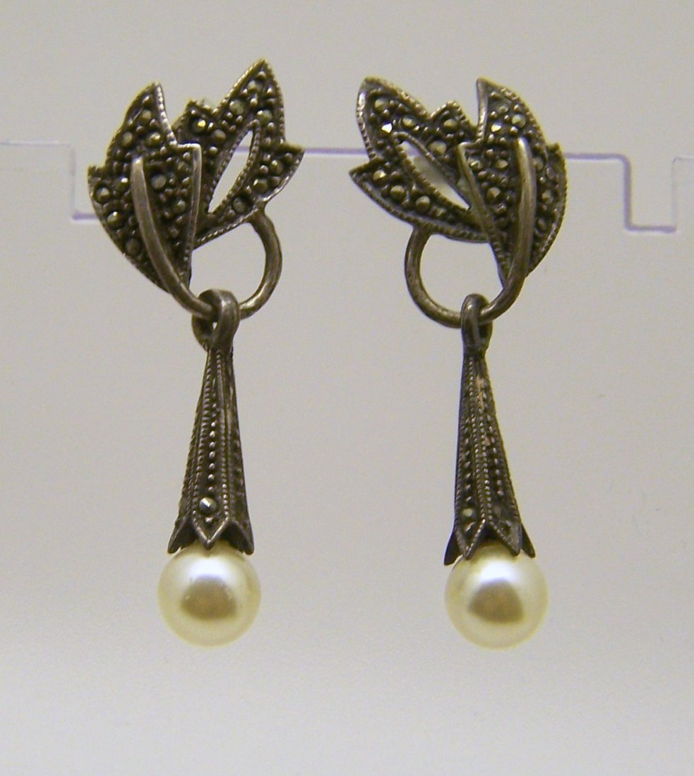 sterling silver marcasite pearl earrings: measures 1 9/16" long by 9/16" wide,weights 5.6 grams, in good condition