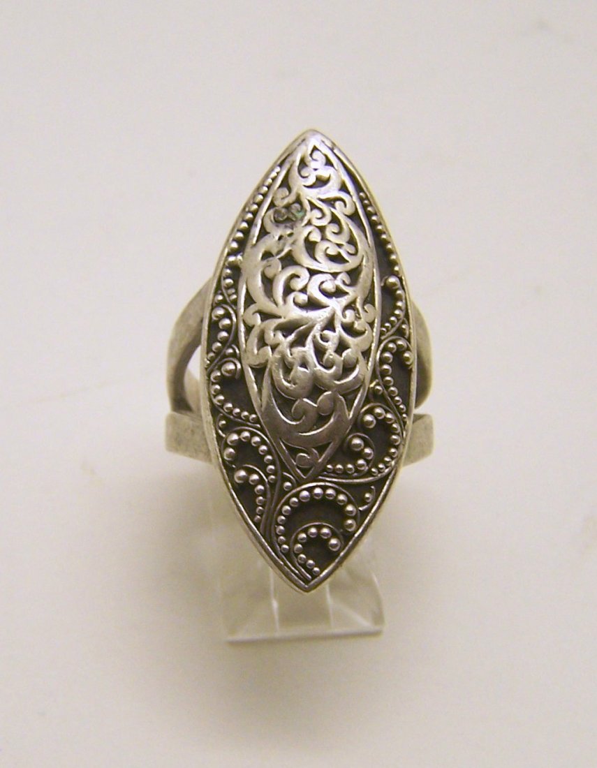 LOIS HILL sterling silver ring: top of the ring measures 1 1/2" long, size 9, weights 17.2 grams, in good condition