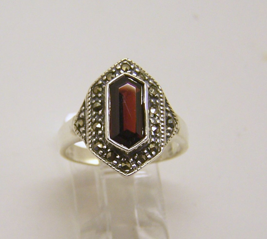 FAS sterling silver marcasite garnet ring: top of the ring measures 11/16" wide, size 7, weights 4.1 grams, in good condition