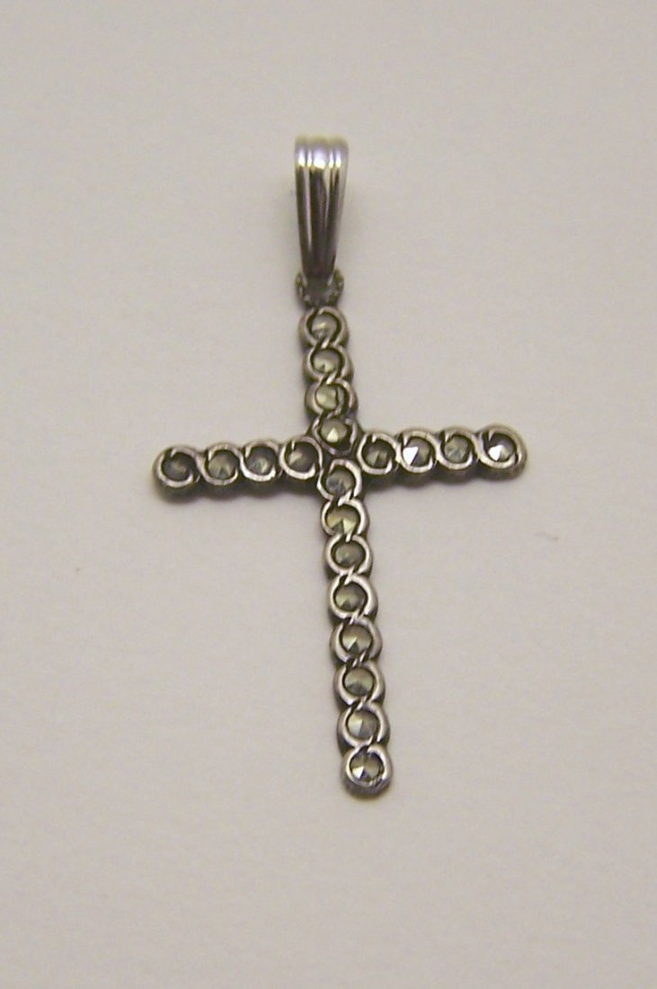 vintage sterling silver marcasite cross pendant: measures 1 5/16" long by 11/16" wide, weights .8 grams, in good condition