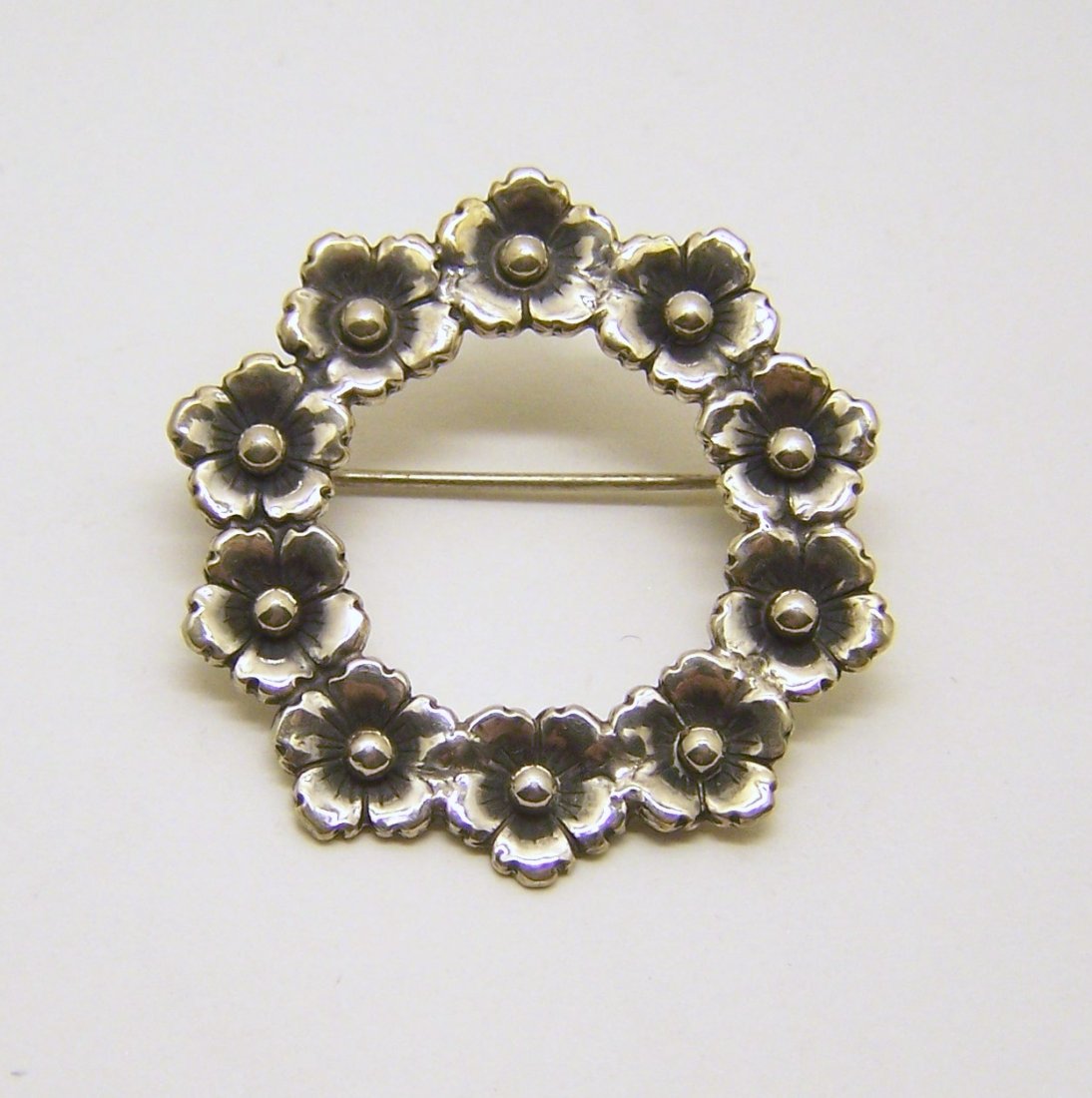 NE From sterling silver Denmark brooch pin: measures 1 7/16" in diameter, weights 7.4 grams, in good condition