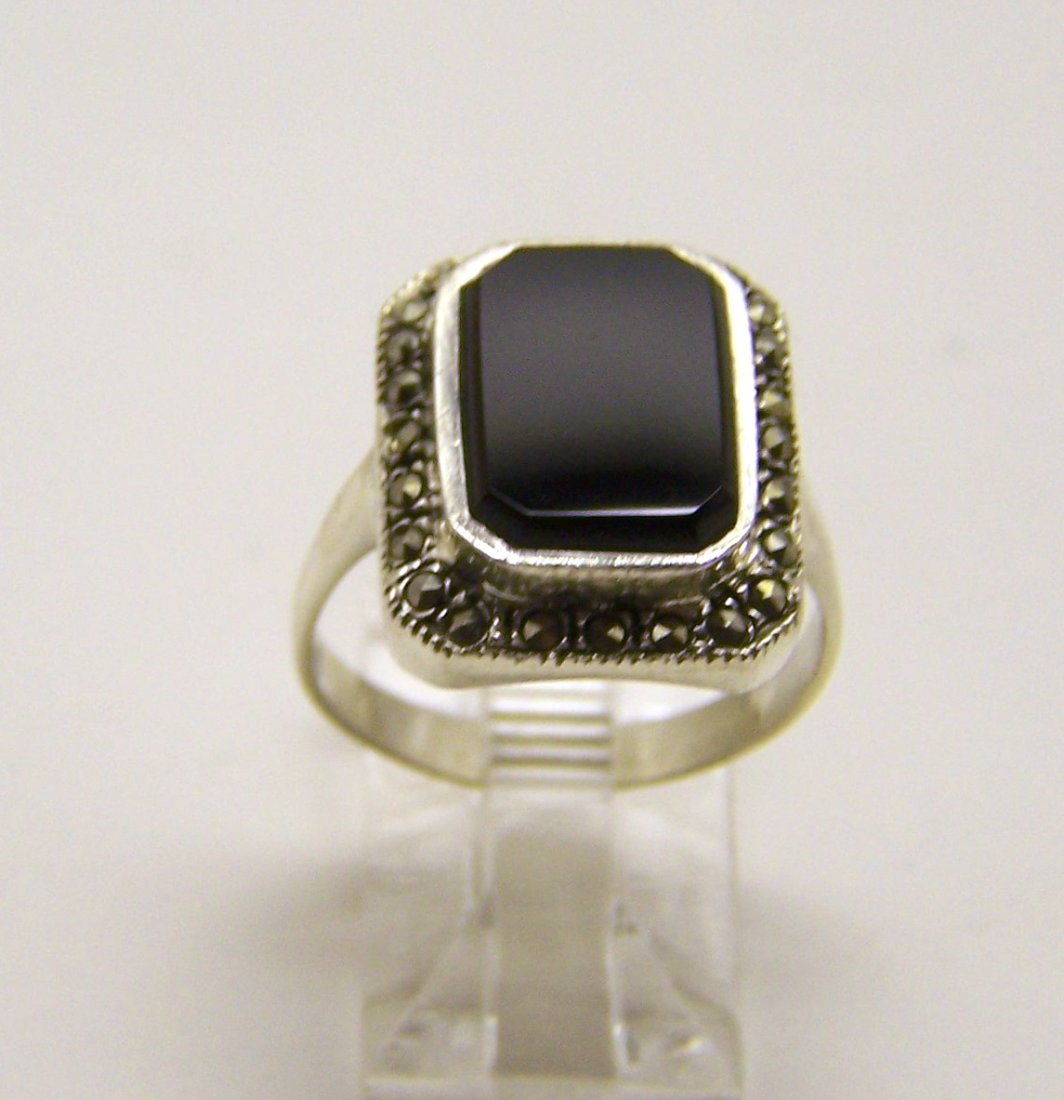 GM sterling silver marcasite onyx ring: top of the ring measures 11/16" wide, size 9, weights 4.4 grams, in good condition
