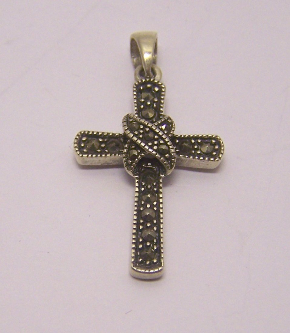 sterling silver marcasite cross pendant: measures 1 5/16" long by 11/16" wide, weights 2.4 grams, in good condition