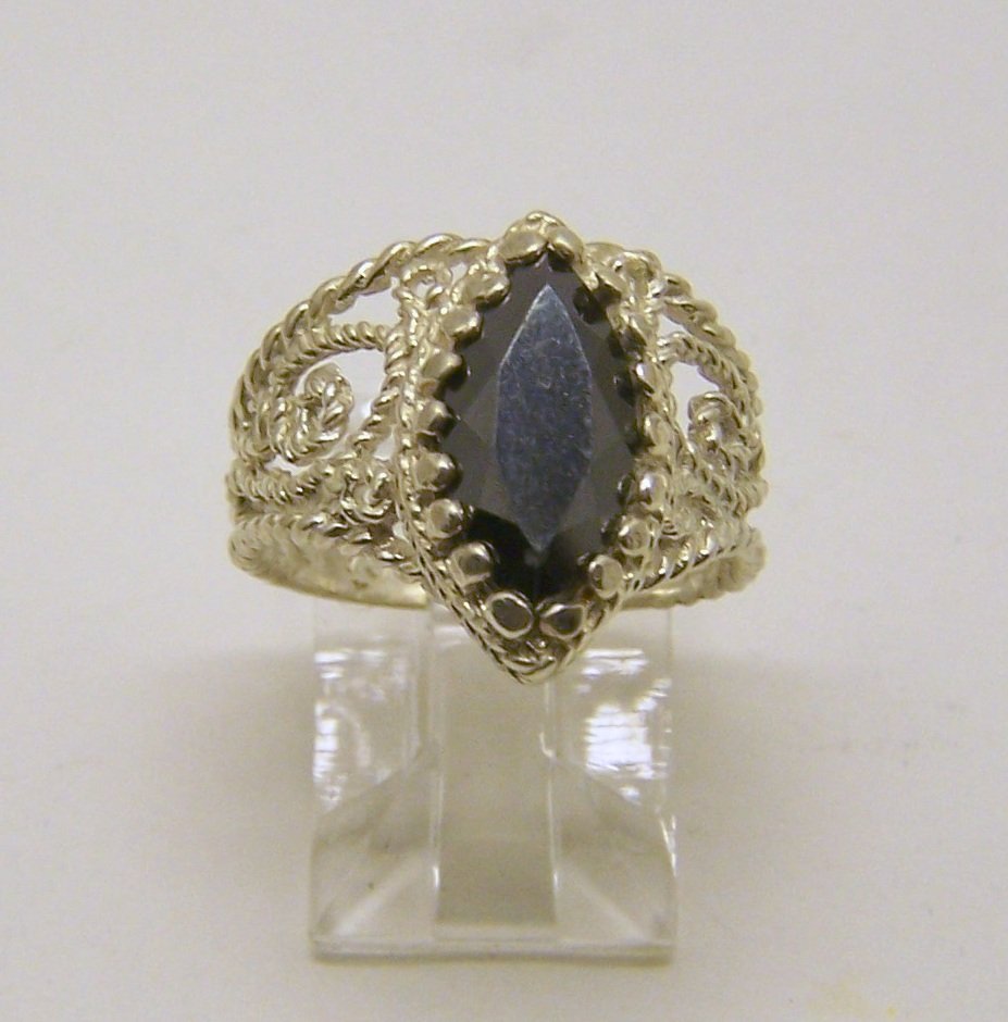 Ca sterling silver hematite ring: top of the ring measures 11/16" wide, size 7, weights 5.1 grams, in good condition