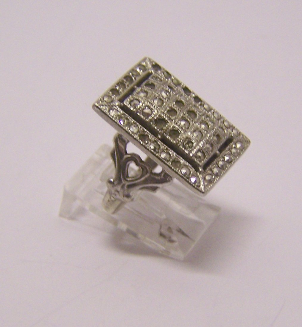 sterling silver marcasite ring: top of the ring measures 7/8" wide, size 7, weights 7.6 grams, in good condition missing some of the marcasites