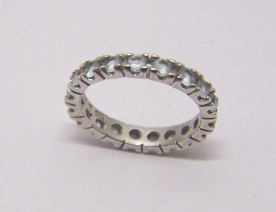 Ross simons knuckle Cz ring: top of the ring measures 1/8" wide, size 5, weights 2 grams, in good condition