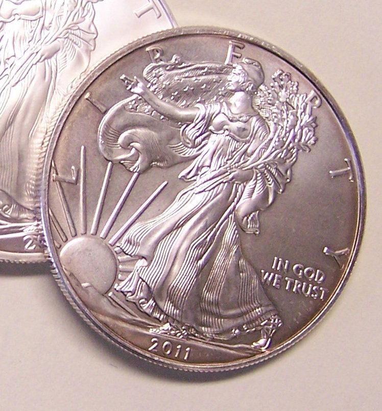 1990 American Eagle Silver Dollar coin: you are bidding on 1 of 1990 American Eagle Silver Dollar Brilliant Uncirculated, we have 20 of them for sale at this auction, some of the coins come with the plastic storage case.