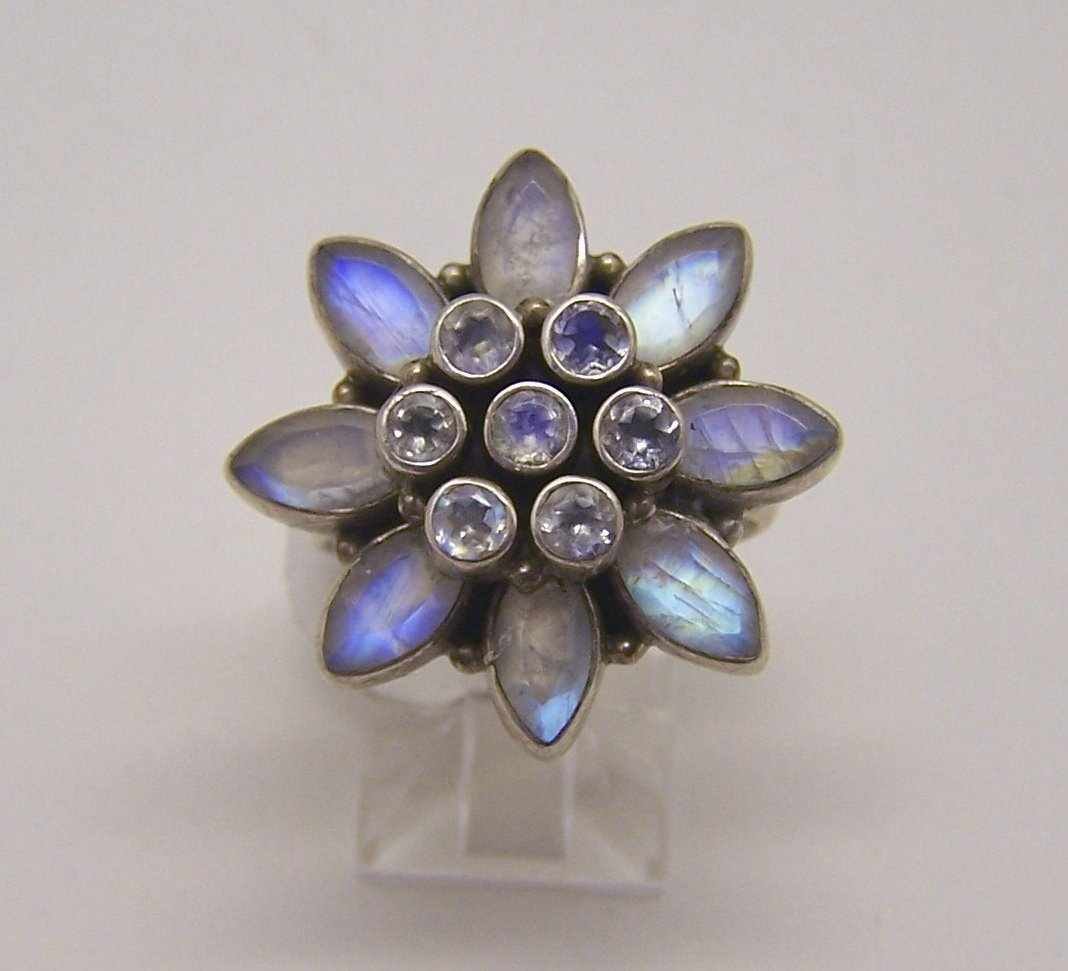 PTI labradorite sterling silver ring: top of the ring measures 15/16" wide, crafted with 2mm to 8x4mm labradorite, size 6 1/2 , weights 8.96 grams, in good condition