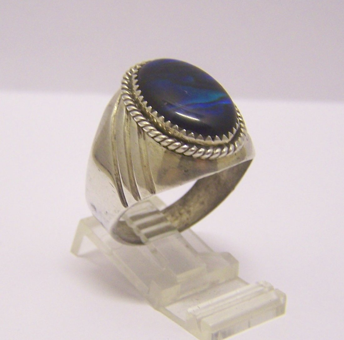 NAVAJO sterling silver men abalone ring: top of the ring measures 7/8" wide, size 13 1/2, weights 14.9 grams, in good condition