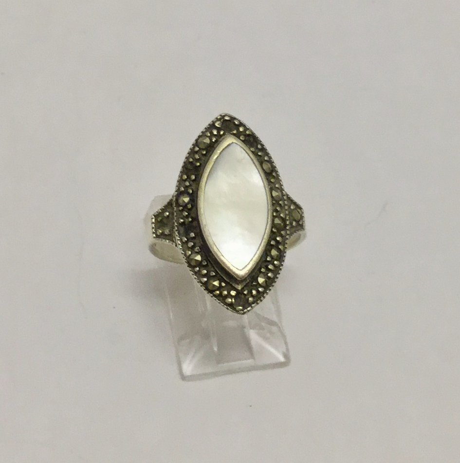 SU sterling silver marcasite mother pearl ring: top of the ring measures 15/16" wide, size 7, in good condition