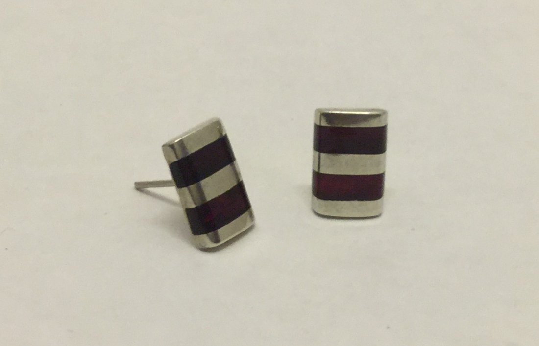 sterling silver Mexican carnelian earrings: measures 1/2" long by 5/16" wide, in good condition