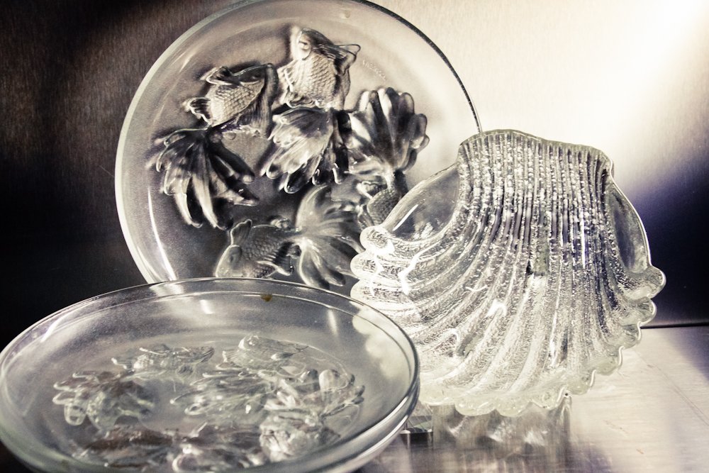 Embossed Goldfish Pattern Satin Frosted Glass Dishes &: Embossed Goldfish Pattern Satin Frosted Glass Dishes & Pressed Shape Seashell Serving Bowl (4)