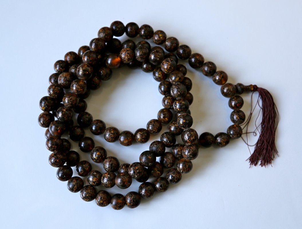 Old necklace - chao zhu (108 amber beads + 1) (1 of 2)