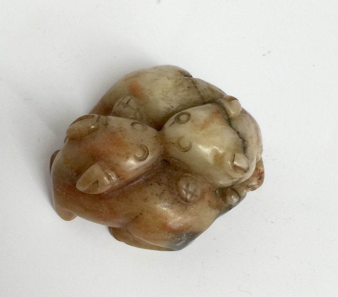 Old jade carving of 2 cats. Ming or Earlier. (1 of 4)