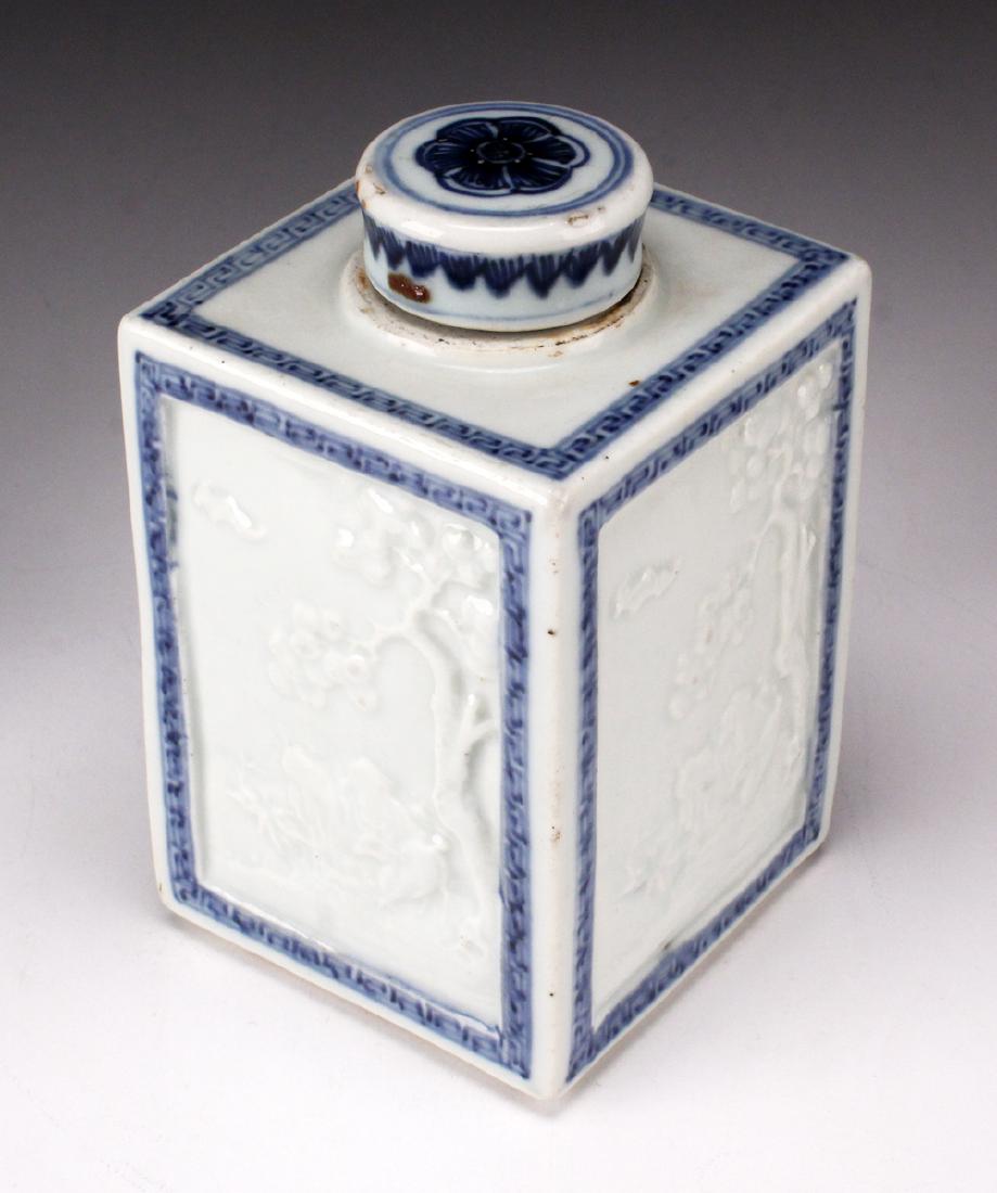 Chinese Qing Dynasty Porcelain Blue and White Bottle (1 of 7)