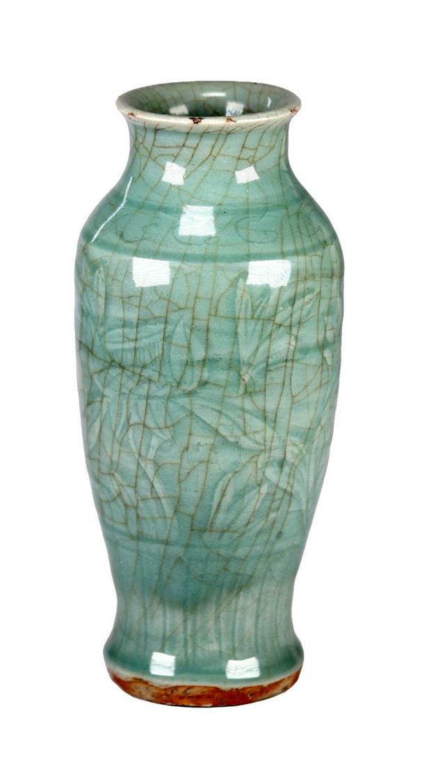Chinese Ming Dynasty Longchuan Celadon Vase (1 of 9)
