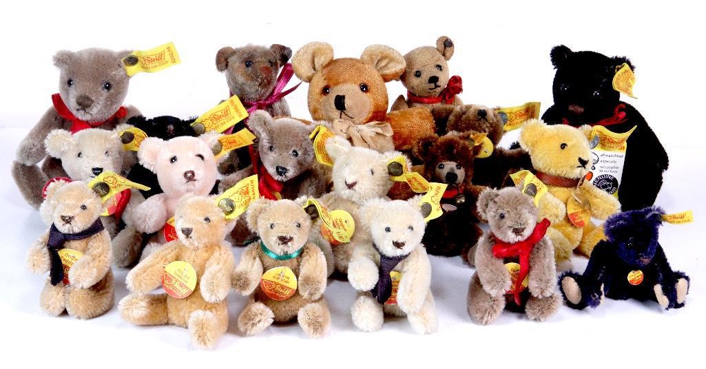 19 German Steiff Miniature Teddy Bears (1 of 6)