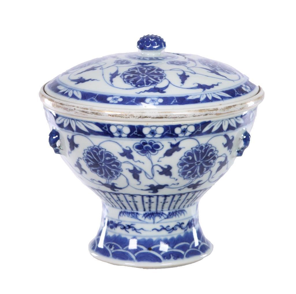 Chinese Qing Dynasty Blue & White Porcelain Cover Bowl (1 of 11)