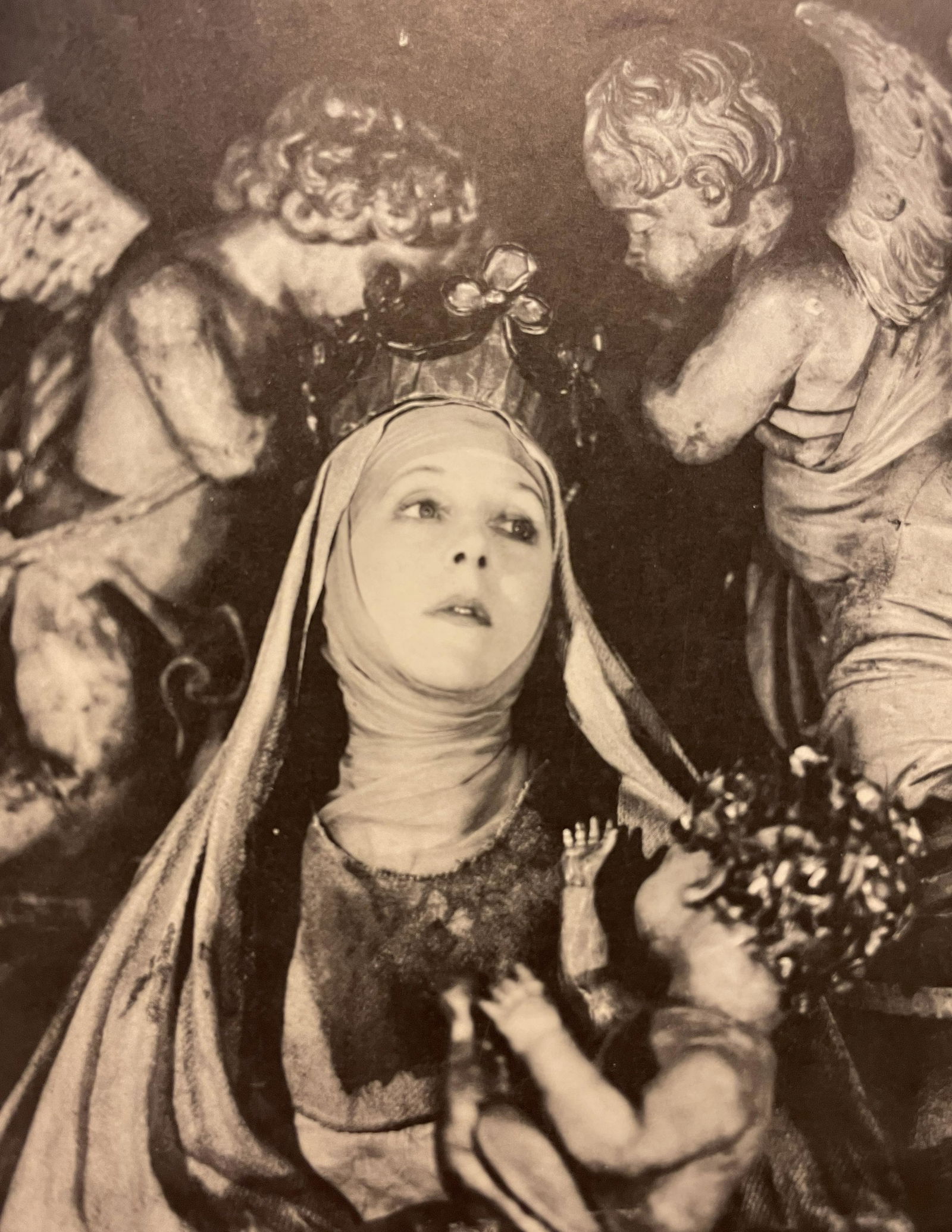 Cecil Beaton â€œLady Diana Cooperâ€ Print: Cecil Beaton â€œLady Diana Cooperâ€ Print. Measures (approx): 6.75 x 5.1. Mounted to archival quality paper. Verso is blank. Printed circa 1950â€™s.