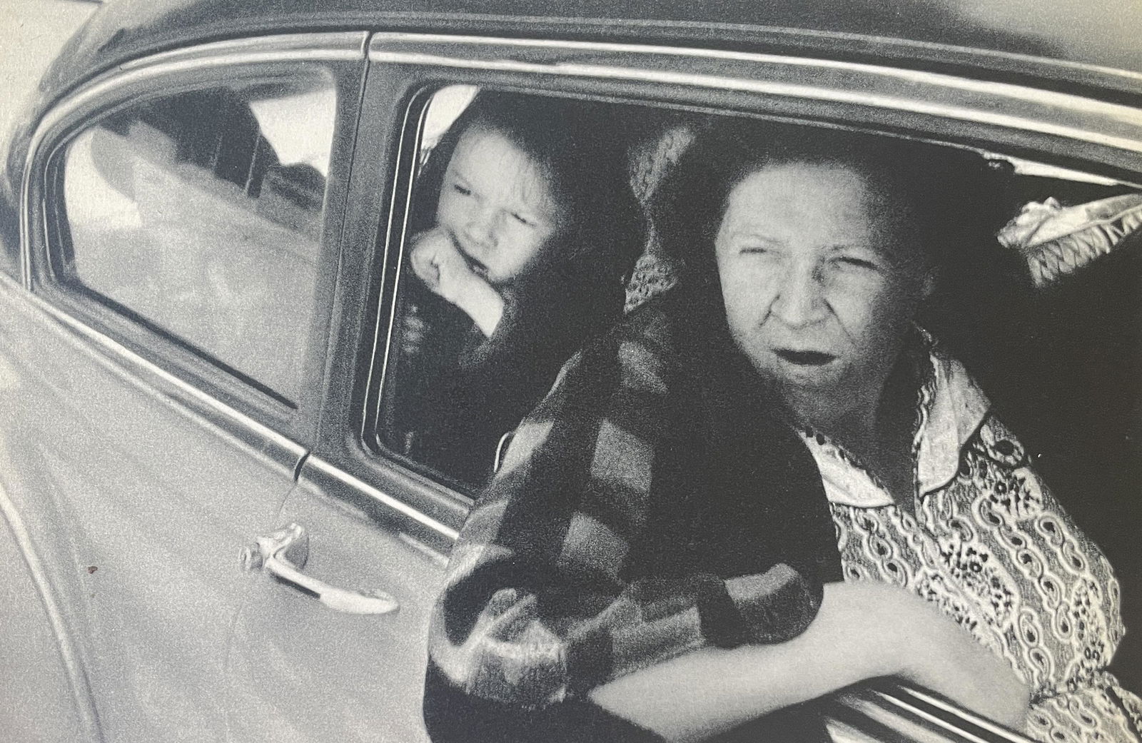 Robert Frank â€œButte, Montanaâ€ Print: Robert Frank â€œButte, Montanaâ€ Print Measures (approx): 5.25 x 7.75. Mounted to archival quality paper. Verso is blank. Printed circa 1950â€™s.