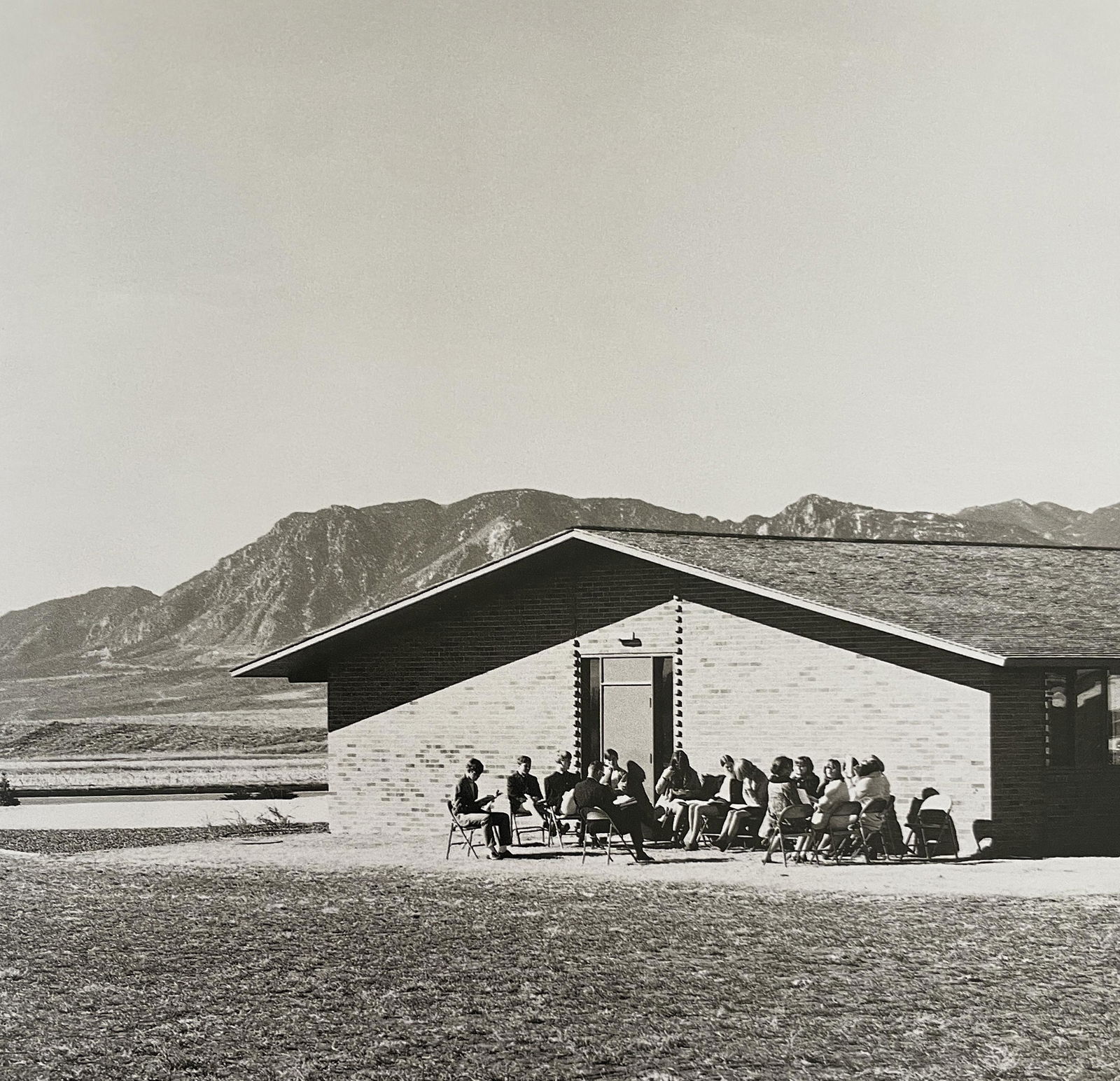 Robert Adams â€œSonntagsschule, Eine Kirche in einem Neubaugebiet, Colorado Springs: Robert Adams â€œSonntagsschule, Eine Kirche in einem Neubaugebiet, Colorado Springs â€ Print Measures (approx): 5.75 x 6. Mounted to archival quality paper. Verso is b