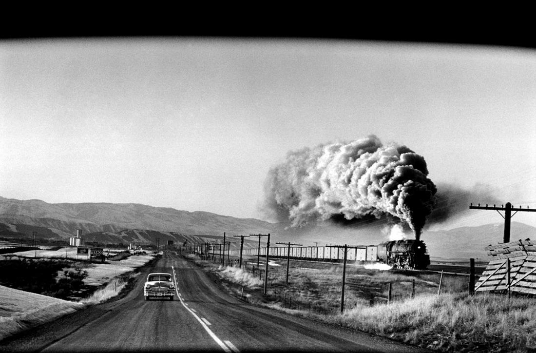Elliott Erwitt "Wyoming, 1954" Print: Elliott Erwitt "Wyoming, 1954" Print. Measures (approx): 15 x 19. Verso is blank.