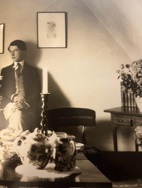 Cecil Beaton "The Wandering Years". Print.: Cecil Beaton (1904-1980) was a British photographer, designer, and artist. He is best known for his fashion and portrait photography, which captured the elegance and glamour of high society in the 20t