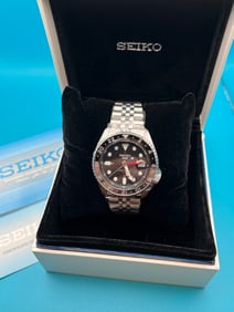 SE 5 Sports Watch Automatic GMT Bruce Wayne - Complete Set New In Box  - Model # SSK001K1